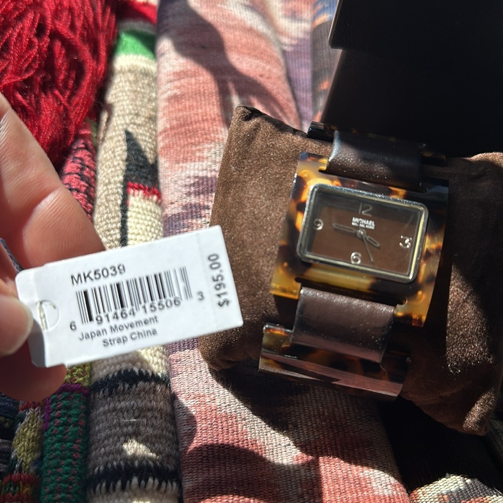 Michael Kors tortoise w brown leather band watch. Vintage. Brand new battery!! - Picture 2 of 16